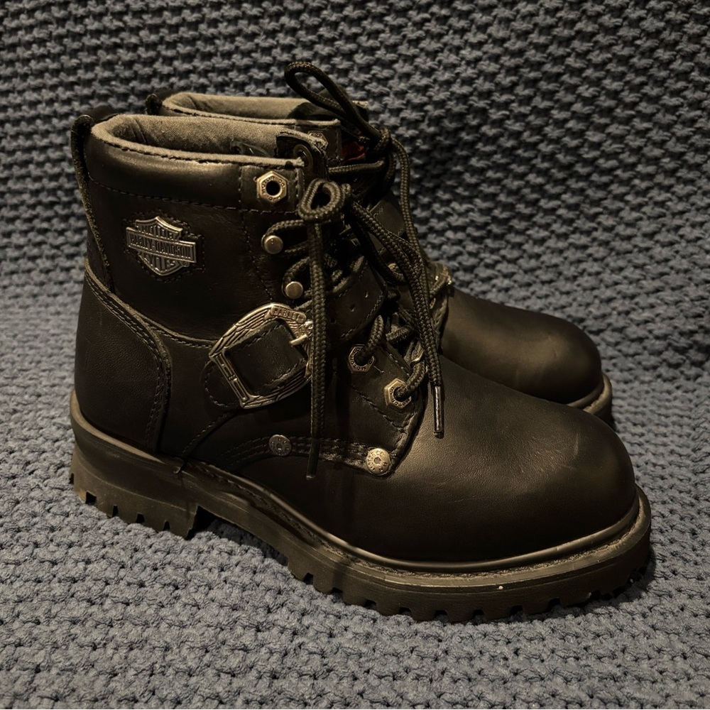 Women’s Harley Davidson black moto boots size 6.